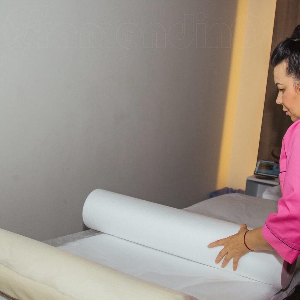 Framendino, 50 Pack Pink Disposable Massage Table Sheets Waterproof Non Woven Fabric Breathable Bed Cover for Salon Chair Hotel Lash Beds 31x70